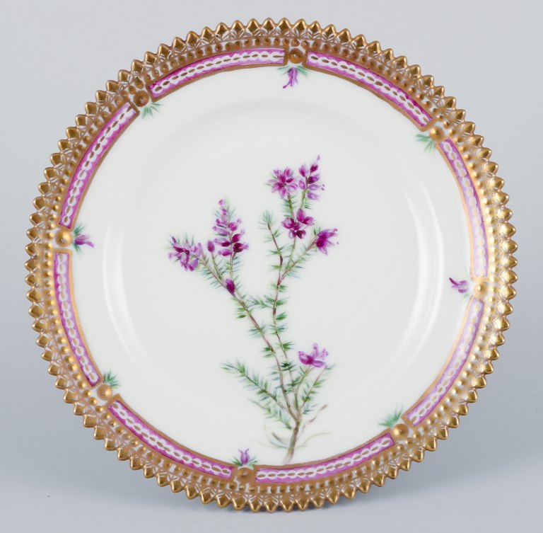 Royal Copenhagen Flora Danica. Side plate in hand-painted porcelain.