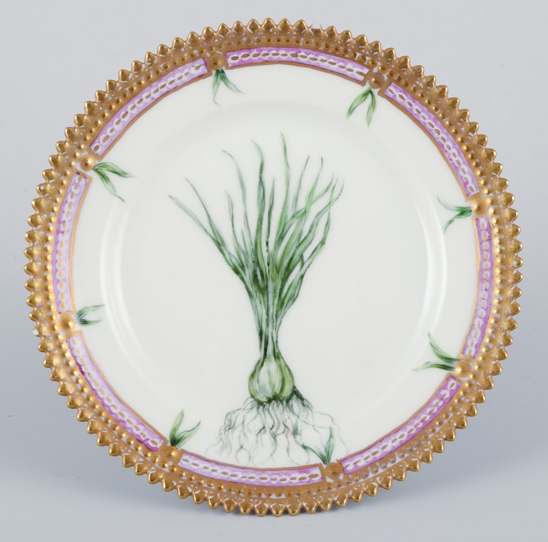 Royal Copenhagen Flora Danica. Side plate in hand-painted porcelain.