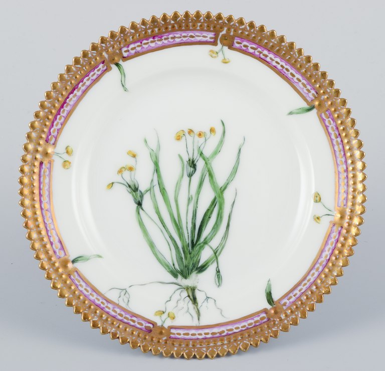 Royal Copenhagen Flora Danica. Side plate in hand-painted porcelain.