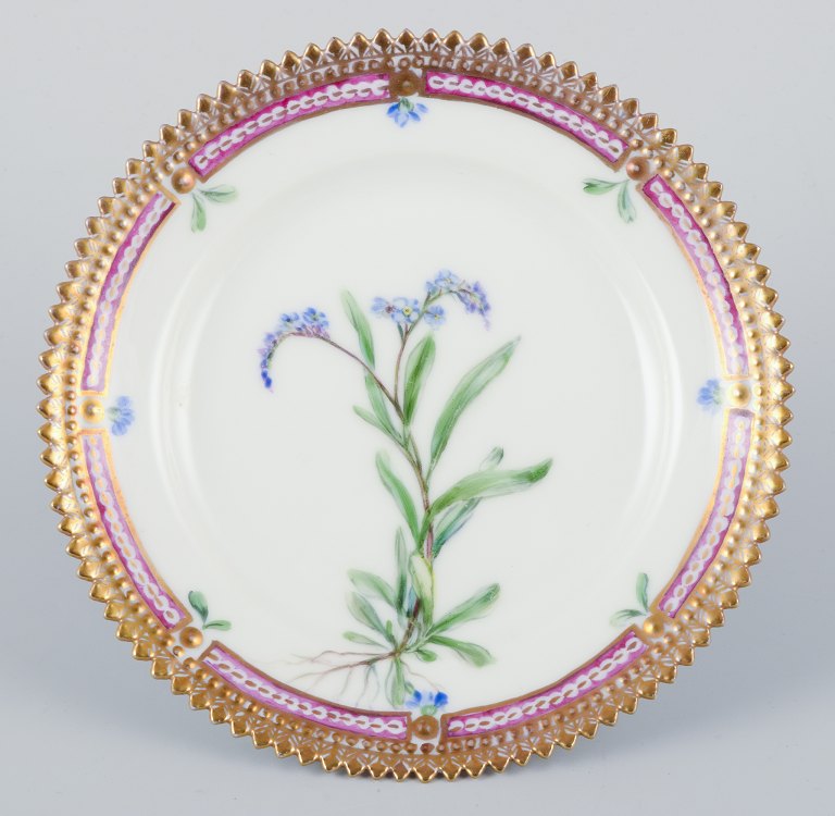 Royal Copenhagen Flora Danica. Side plate in hand-painted porcelain.