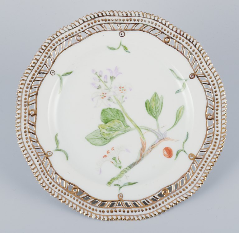 Royal Copenhagen Flora Danica. Openwork lunch plate in hand-painted porcelain.