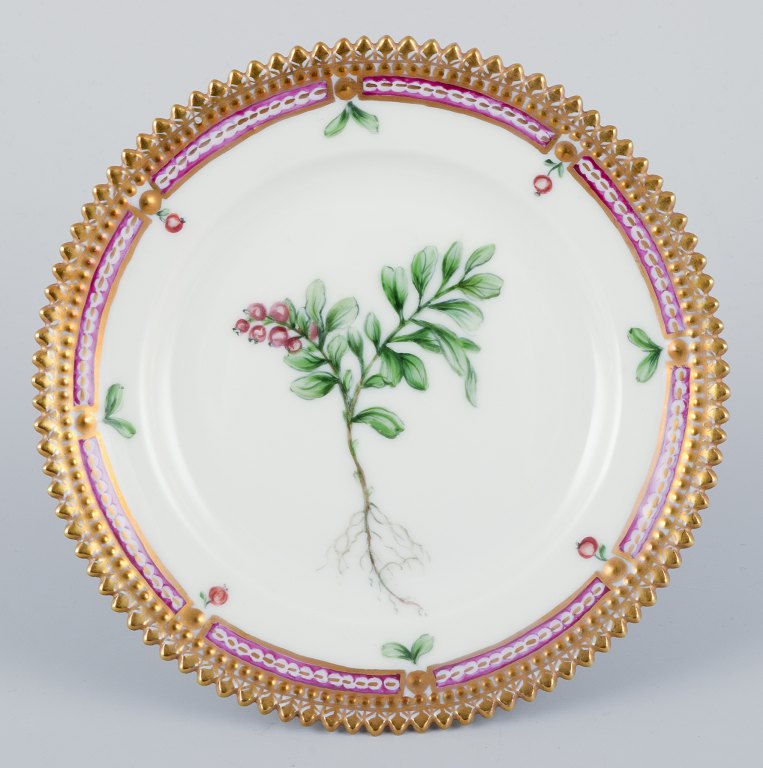 Royal Copenhagen Flora Danica. Side plate in hand-painted porcelain.