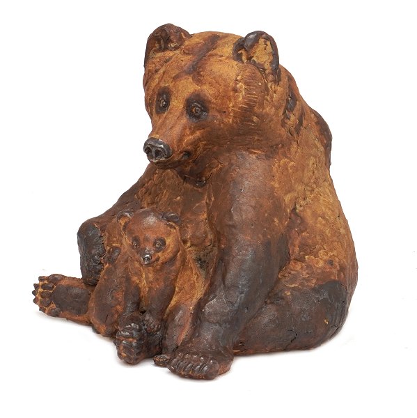 Large Jeanne Grut bear figurine.
Jeanne Grut for Royal Copenhagen. Large stoneware figurine in the shape of a 
mother bear with two cubs.
Signed.
H: 32cm. W: 30cm. D: 35cm