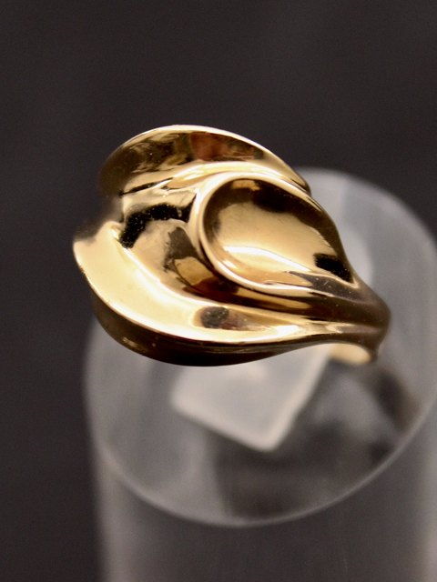 14 carat modern gold ring