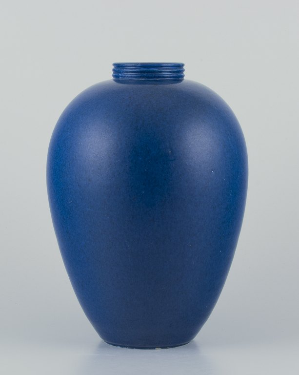 Saxbo, Denmark.
Large and impressive ceramic vase.