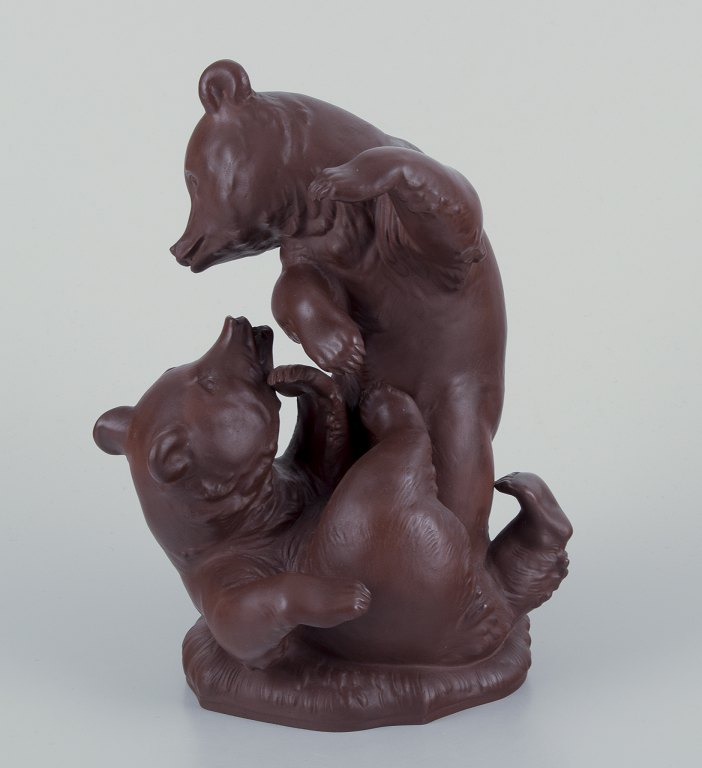 Alexander Struck (1902-1990) for Meissen Böttger steinzeug. Stoneware figure of 
playing brown bears.