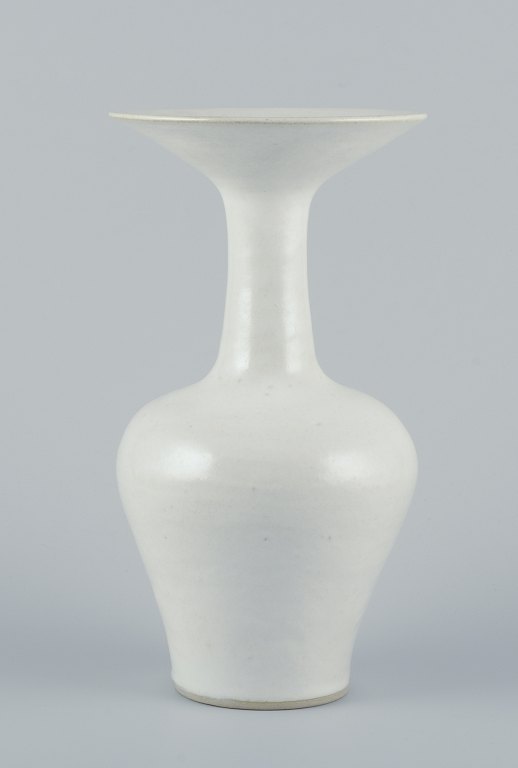 Lucie Rie, own workshop.
Large modernist unique vase.