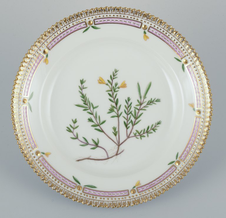 Royal Copenhagen Flora Danica plate in hand-painted porcelain.