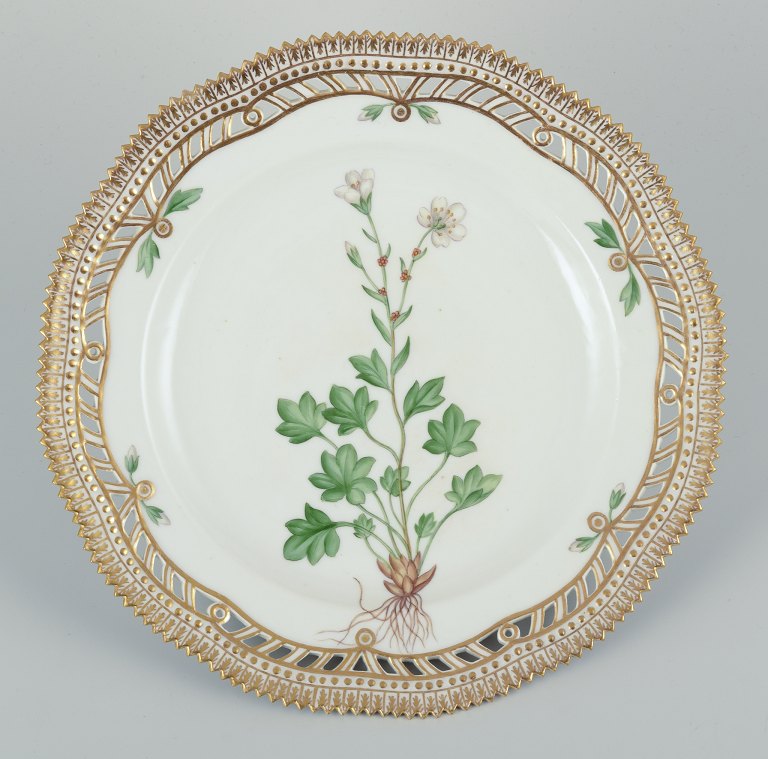 Royal Copenhagen Flora Danica openwork lunch plate in hand-painted porcelain.