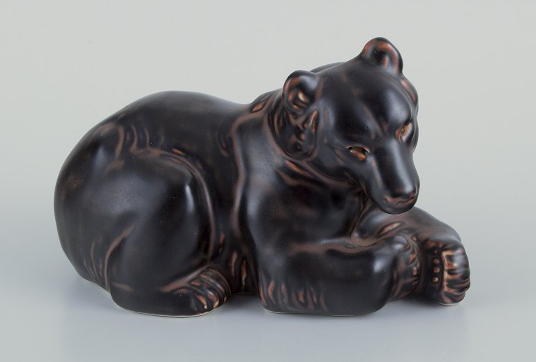 Knud Kyhn for Royal Copenhagen. Large stoneware figure of a brown bear.