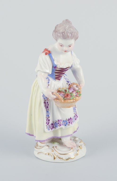 Meissen. Porcelænsfigur af pige med kurv.