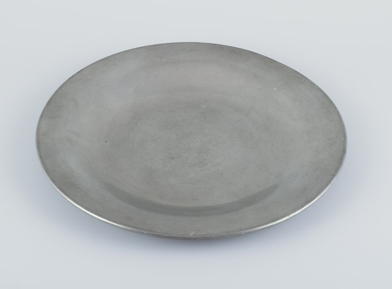 Just Andersen.
Early Art Deco dish in pewter.