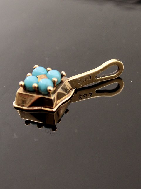 14 carat gold pendant with turquoises