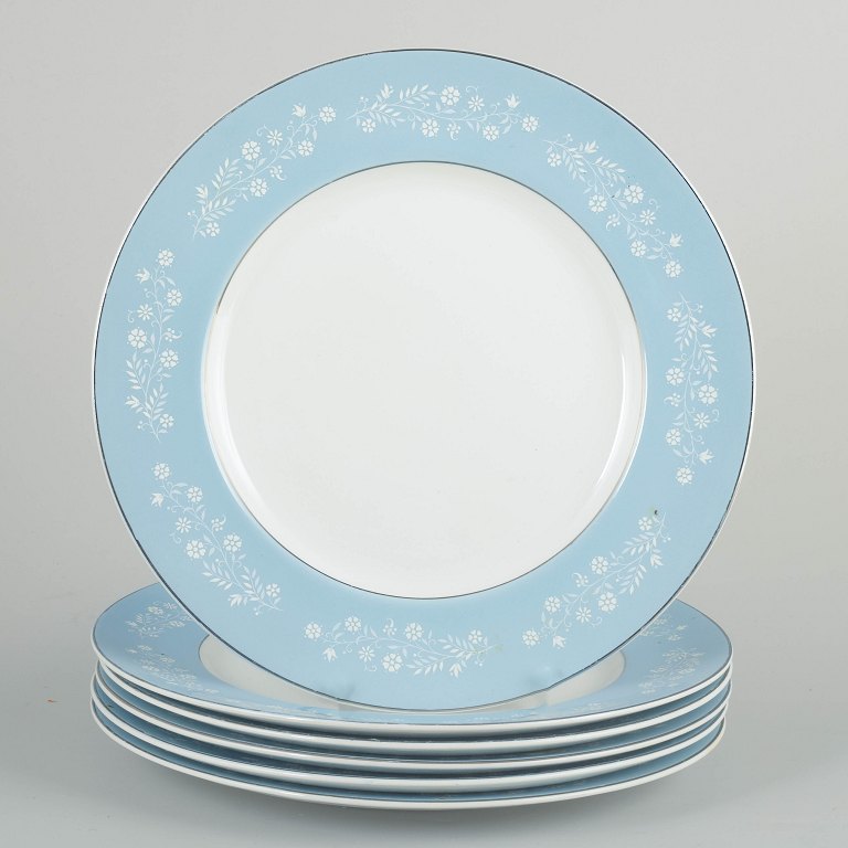 Grindley, “Mille Fleurs”
6 large dinner plates.