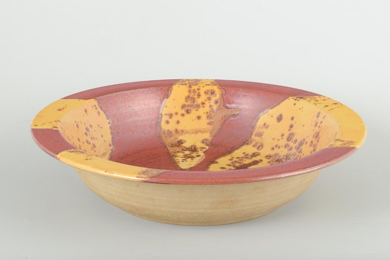 Scandinavian Studio Potter
Large bowl, ca. 1980s.