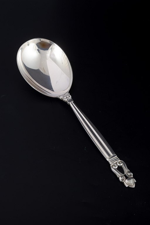 Georg Jensen
Serving spoon, “Acorn / Konge”.
Sterling silver, after 1944.