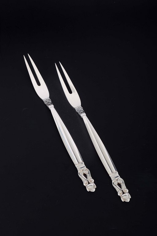 Georg Jensen
2 cold meat forks, “Acorn / Konge”.
Sterling silver, after 1944.
