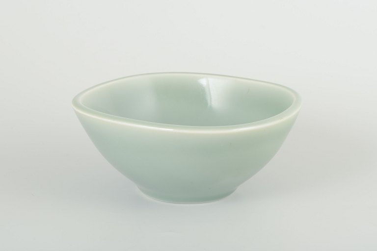 Nils Thorsson Royal Copenhagen.
Bowl, model 4204, 1940s.