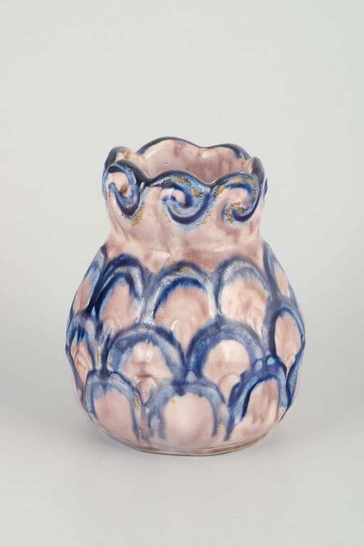 Roskilde Lervarefabrik
Handmade ceramic vase, 1920s/30s.