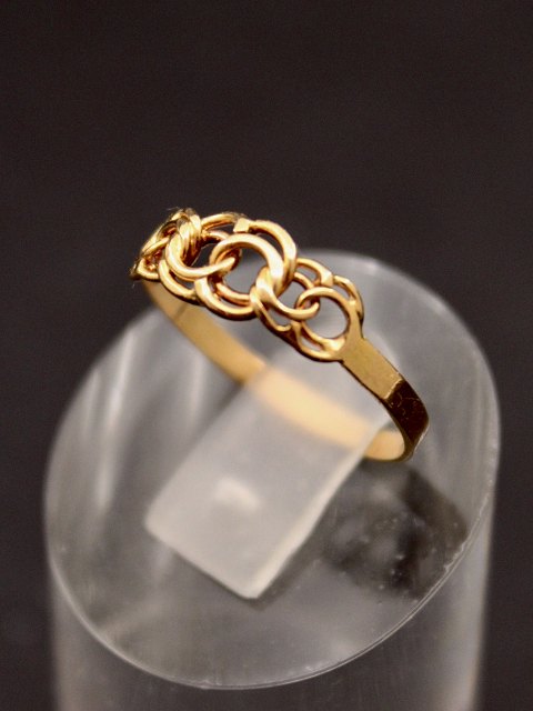 18 carat thin gold ring