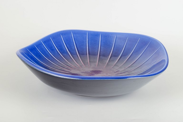 Carl-Harry Stålhane for RörstrandLarge bowl “Sparaxis”, 1960s.