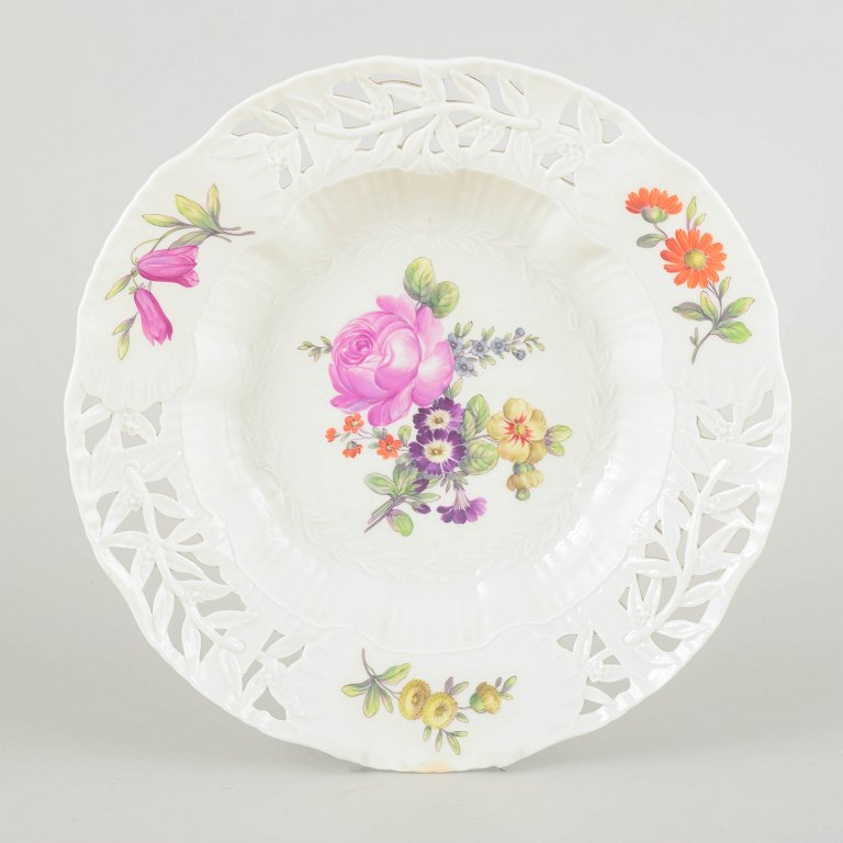 Royal Copenhagen
Deep plate, early 20th century.