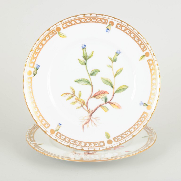 Bing & Grøndahl “Flora Danica” style.
2 lunch plates, 1920s.