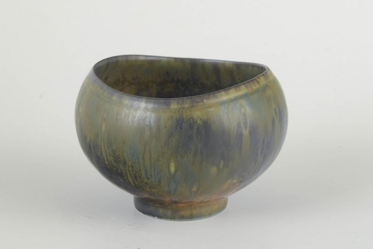 Gunnar Nylund for RörstrandAsymmetric bowl, mid-20th century.