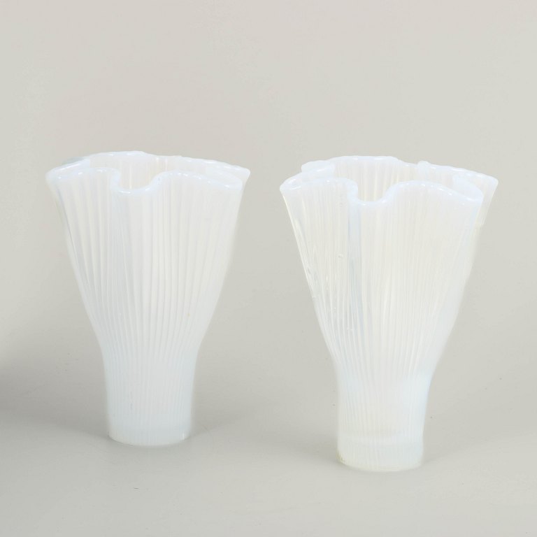Arthur Percy for Gullaskruf
Pair of “Reffla” art glass vases, 1970s.