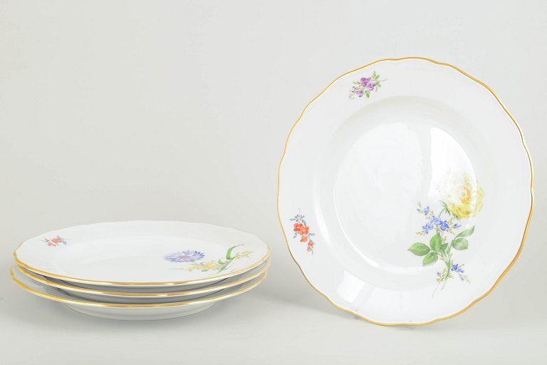 MeissenFour dinner plates, late 19th century.
