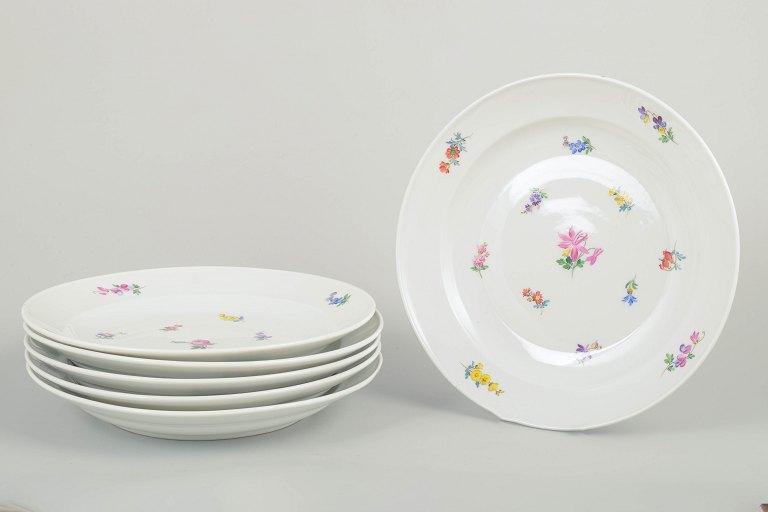 Meissen, GermanySet of six dinner plates.