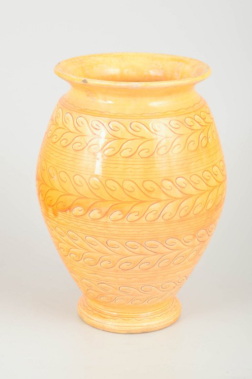 Kähler, DenmarkVase with incised leaf décor, 1930s.