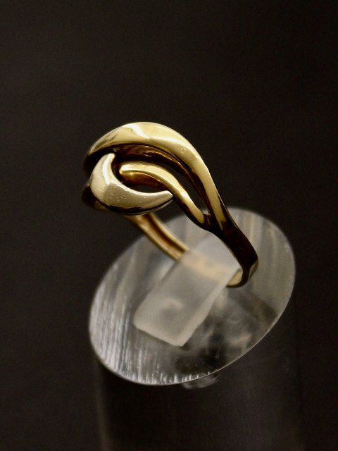 14 carat gold ring