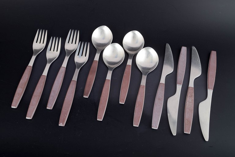 Henning Koppel for Georg Jensen, Strata cutlery set for 4 persons.