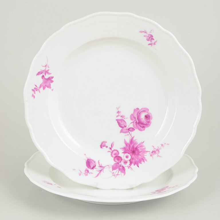 Meissen, set of two dinner plates.