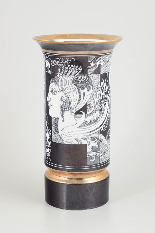 Hollóháza Porcelain Manufactory, large vase.