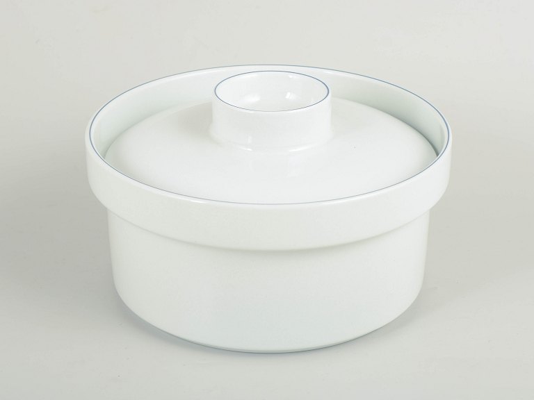 Grethe Meyer for Royal Copenhagen, Blue Line lidded tureen.