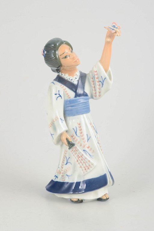 Dahl Jensen porcelain figurine model 1359. Japanese lady.