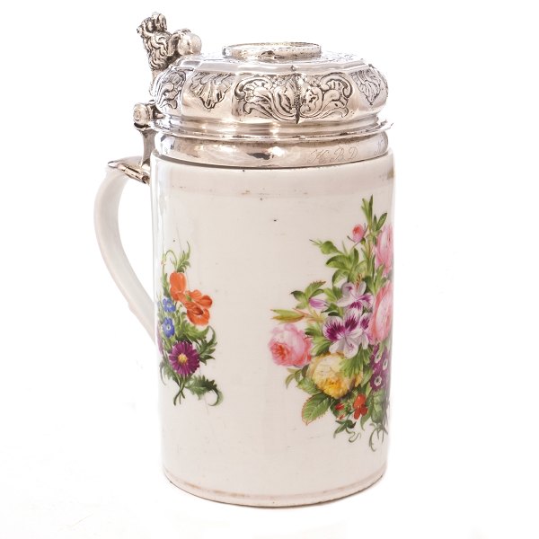 Early Royal Copenhagen porcelain cup with silver lid by Detlef Pape, Copenhagen, 1750s. H: 21cm