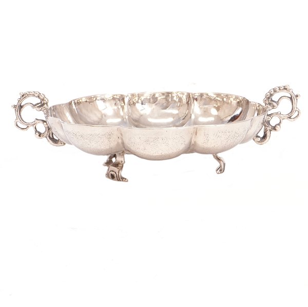 Early small Danish silver bowl by Mikkel Jensen, Aalborg, 1685-1714H: 4,5cm. L: 15,5cm