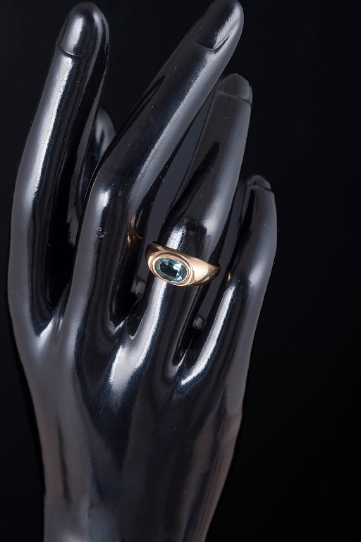 14 carat gold ring with green synthetic spinel.