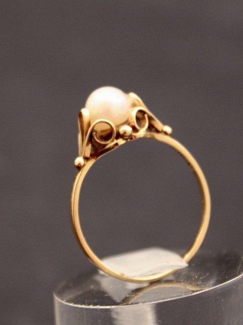 14 carat gold ring
