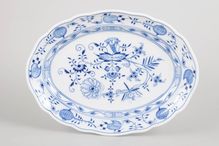 Meissen, large oval serving dish.