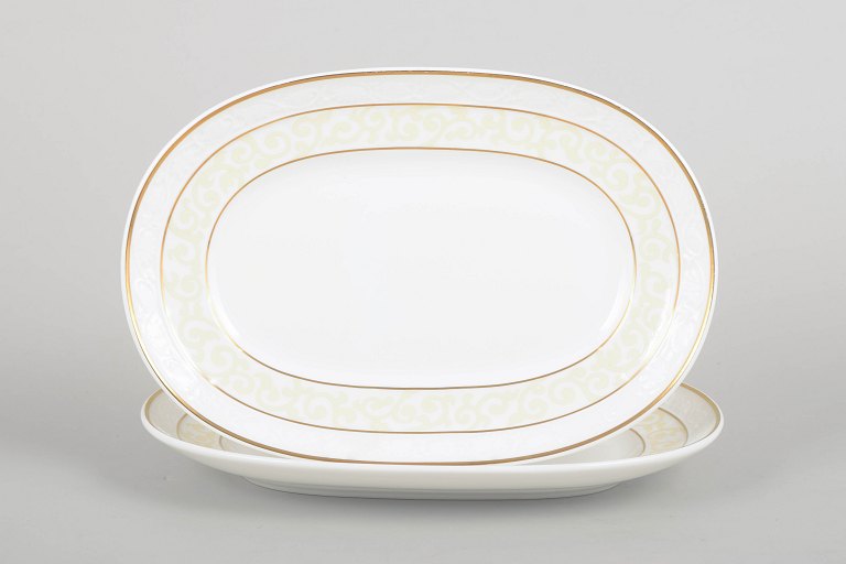 Villeroy & Boch, pair of oval dishes.