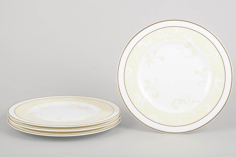 Villeroy & Boch, set of four lunch plates.