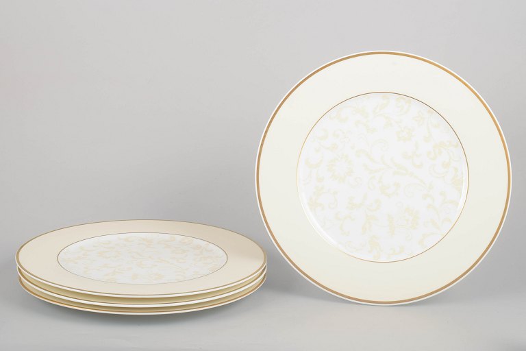 Villeroy & Boch, set of four charger plates.
