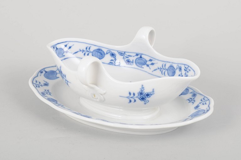 Meissen Blue Onion, sauce boat.