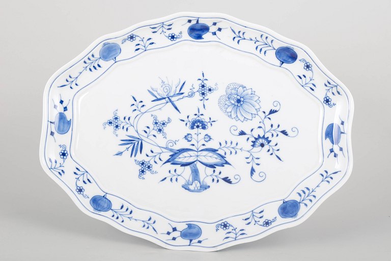 Meissen Blue Onion, large oval serving platter.