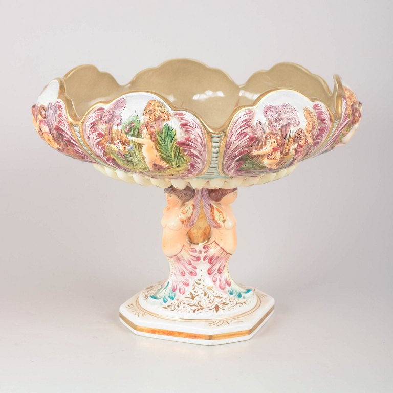 Capodimonte, large majolica centrepiece.