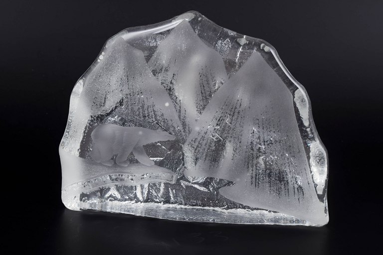 J. Jonasson for Bergdala Glassworks, art glass polar bear sculpture.